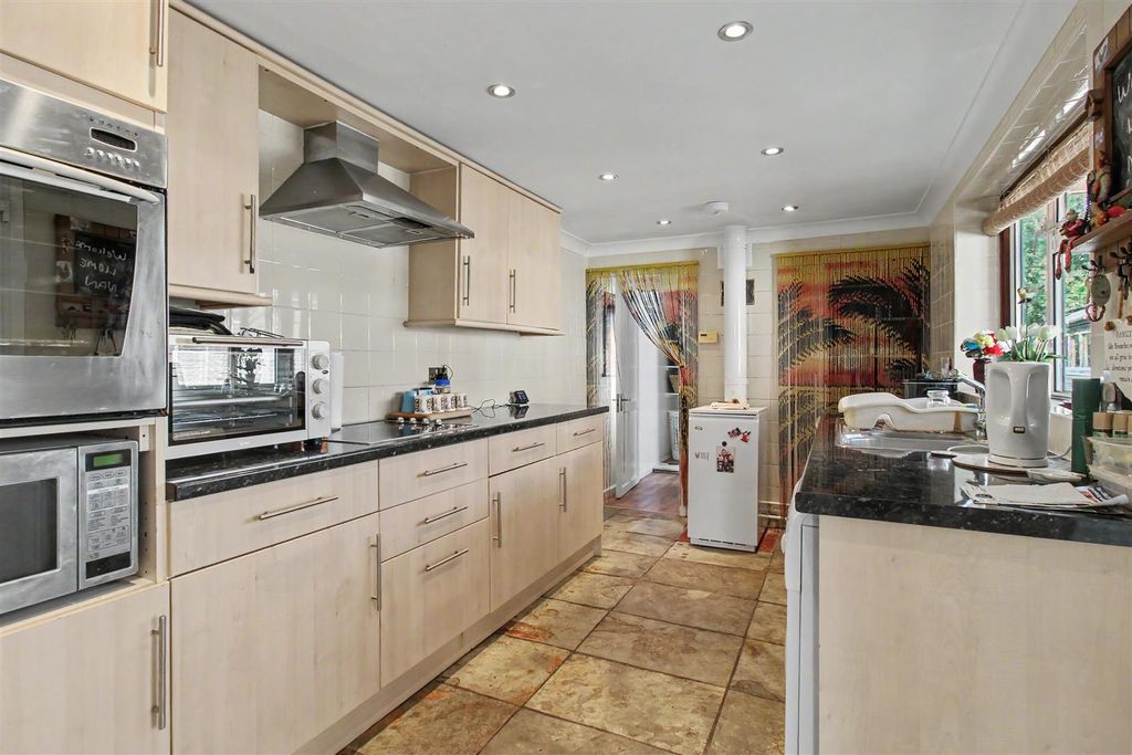 Property photo 3 of 16 Kitchen