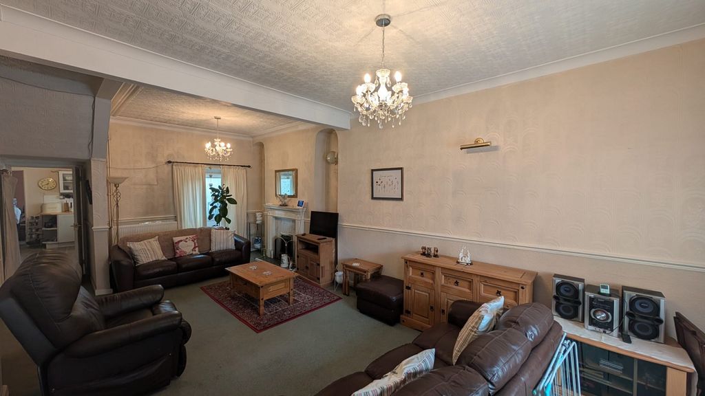 Property photo 2 of 9 Lounge