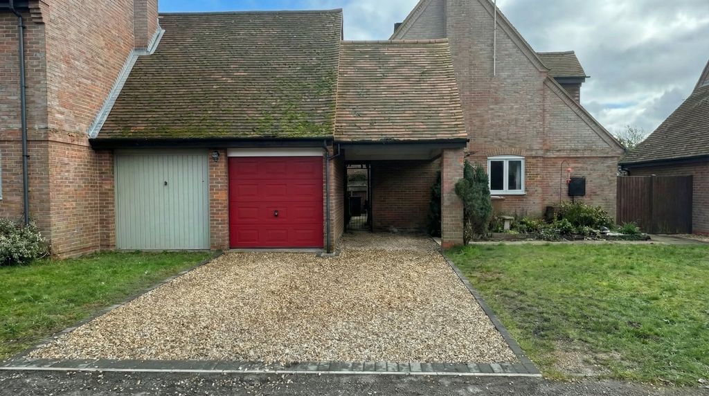 Property photo 3 of 4 Garage & Carport