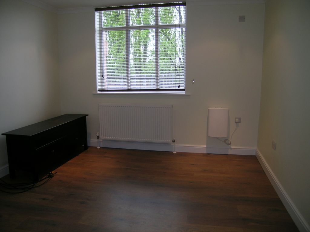Property photo 3 of 5 Frontroom2