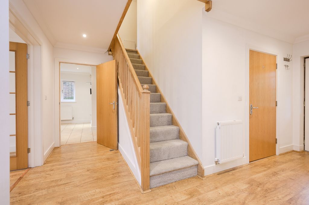 Property photo 2 of 14 Hallway