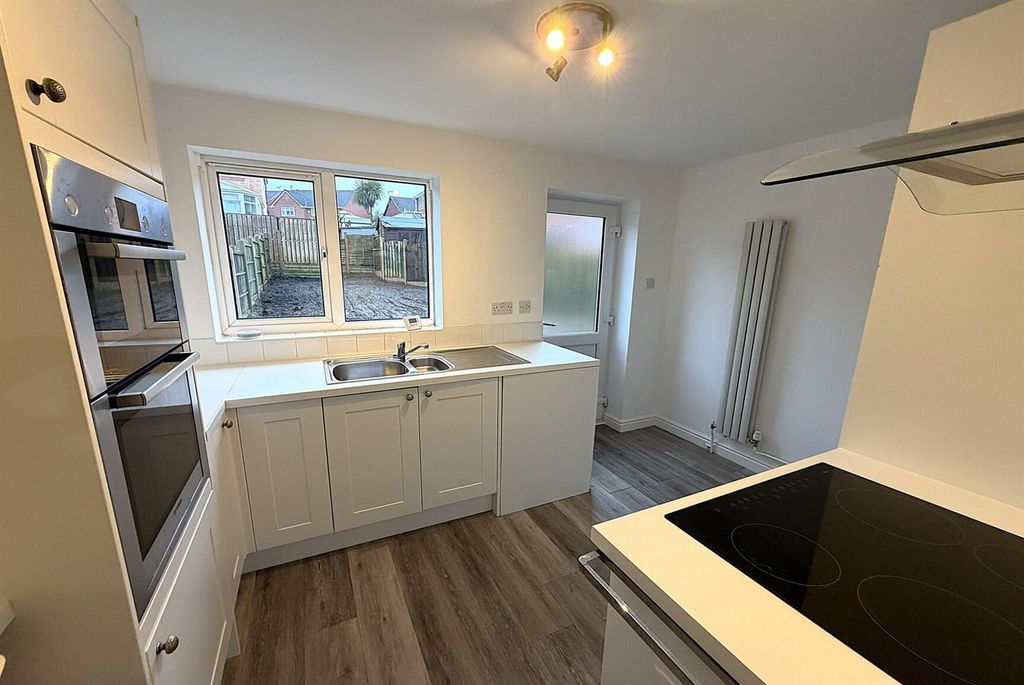 Property photo 2 of 10 Kitchen.Jpg