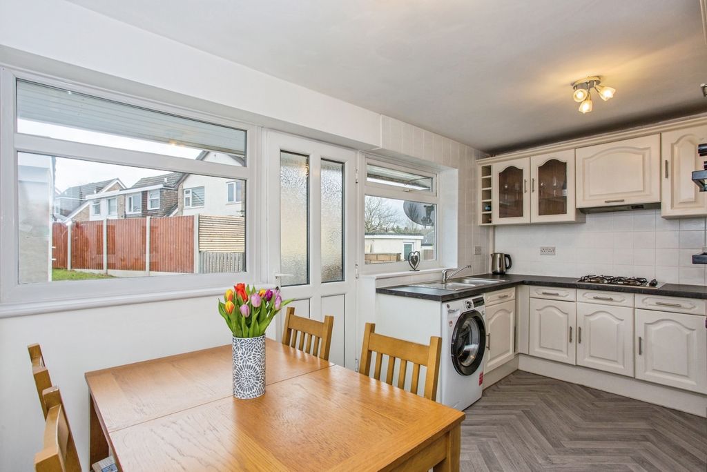 Property photo 3 of 17 Kitchen Diner