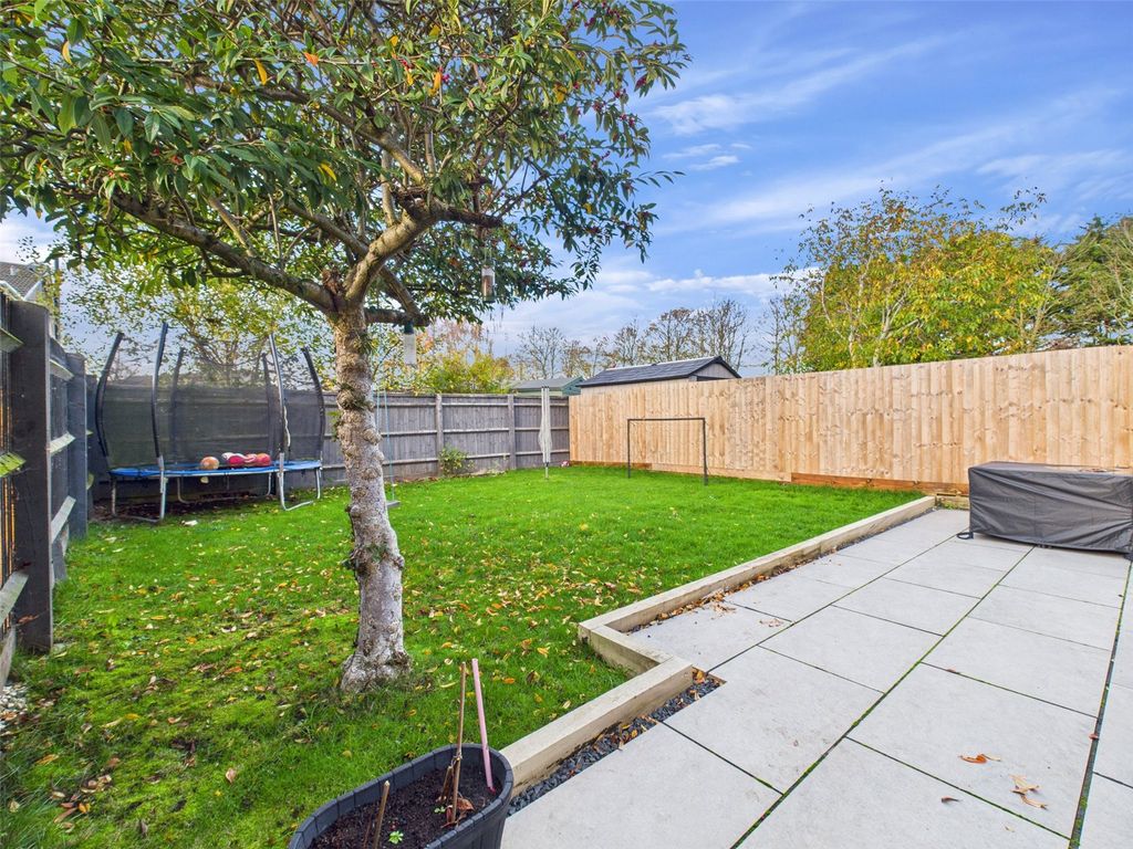 Property photo 2 of 18 Garden