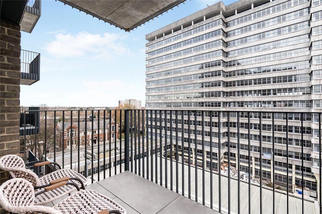 Property photo 2 of 16 Picture No. 18