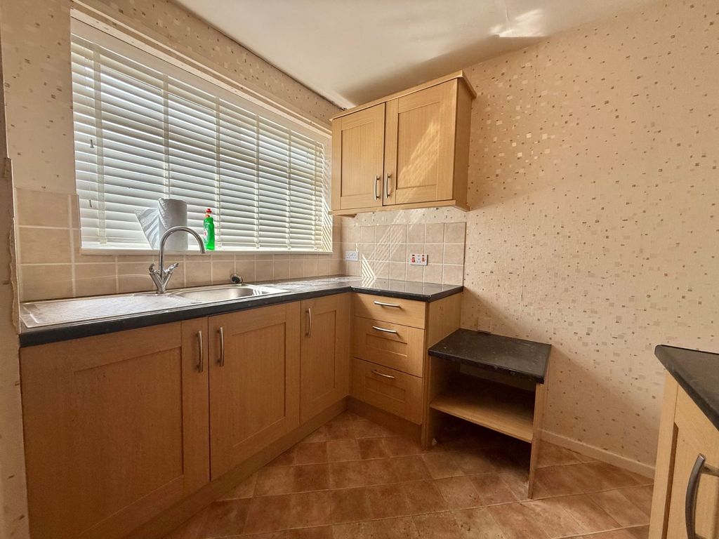 Property photo 2 of 7 Kitchen