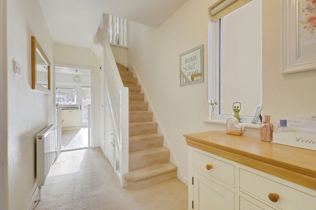 Property photo 3 of 27