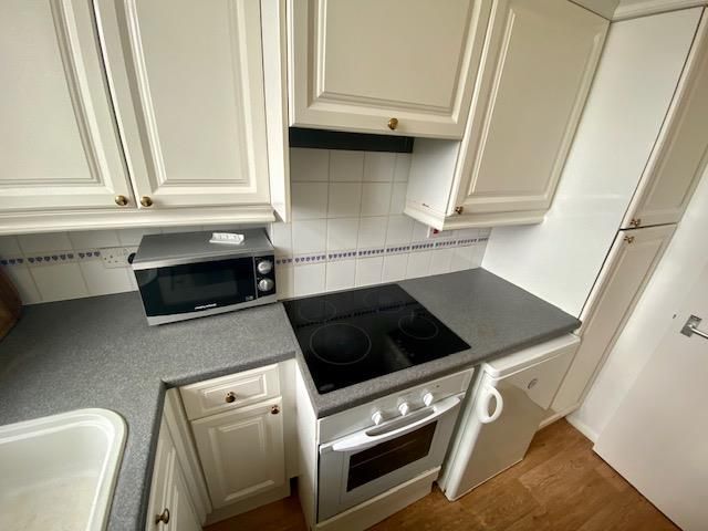 Property photo 3 of 7 Kitchen