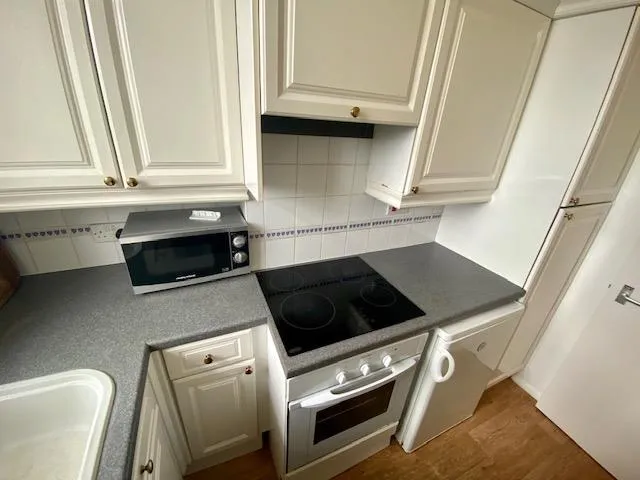 Property photo 3 of 7 Kitchen