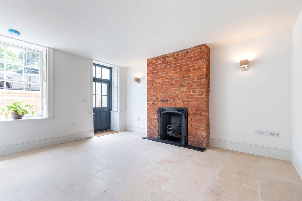 Property photo 2 of 8 7 Lansdown Place-03