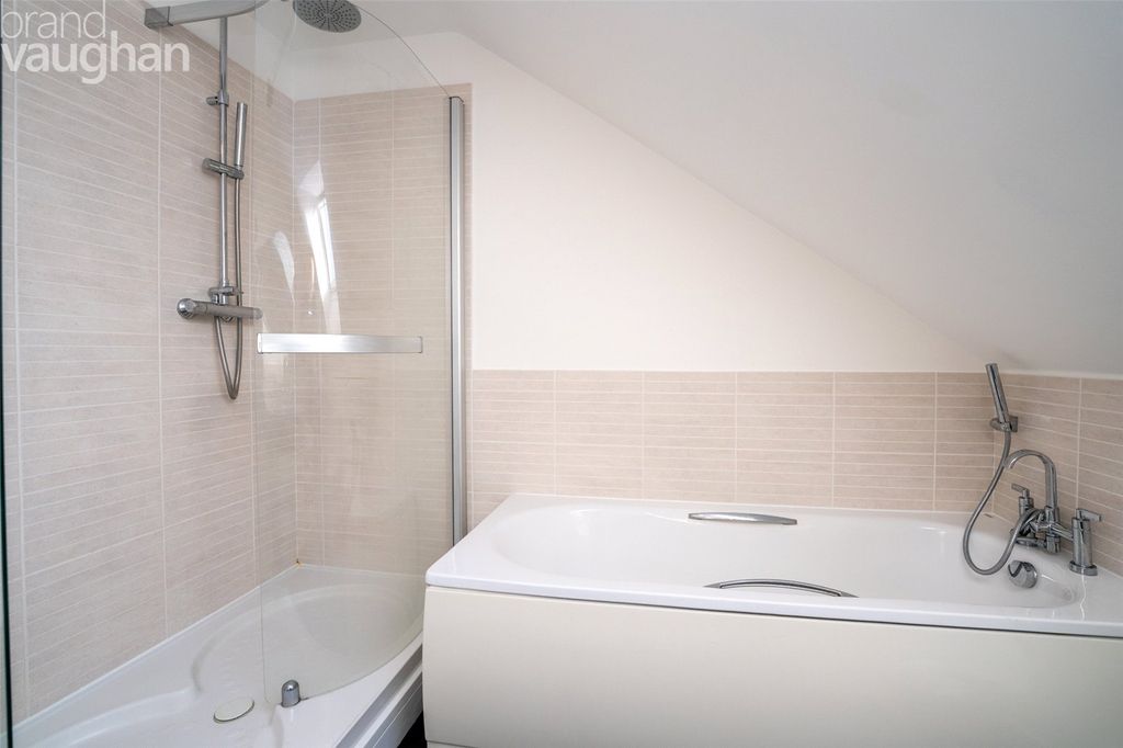 Property photo 3 of 18 Picture No. 16