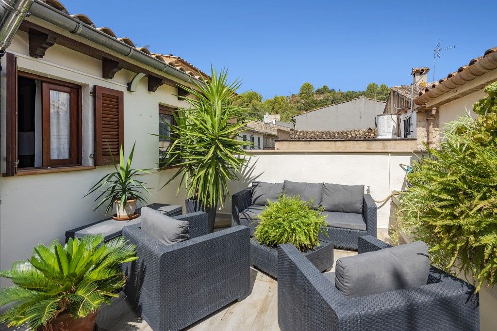 Property photo 1 of 18 Terrace