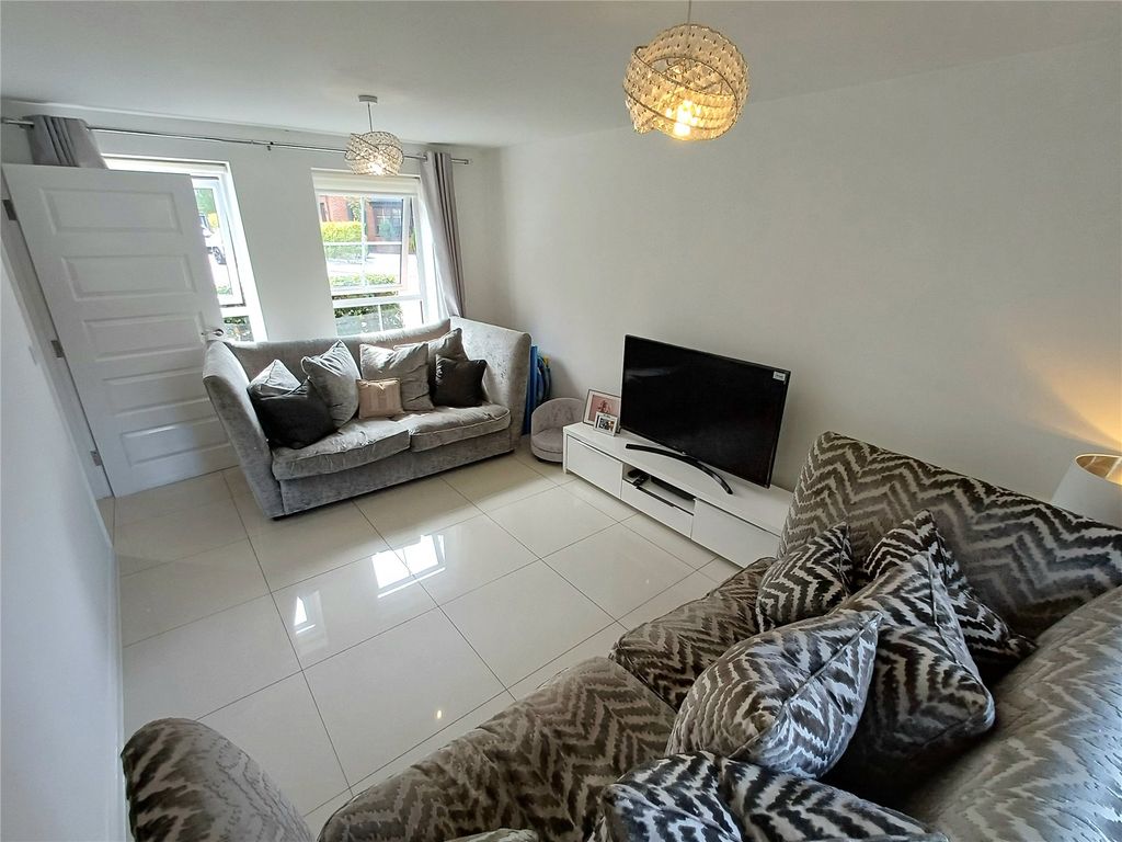 Property photo 3 of 16 Picture No. 02