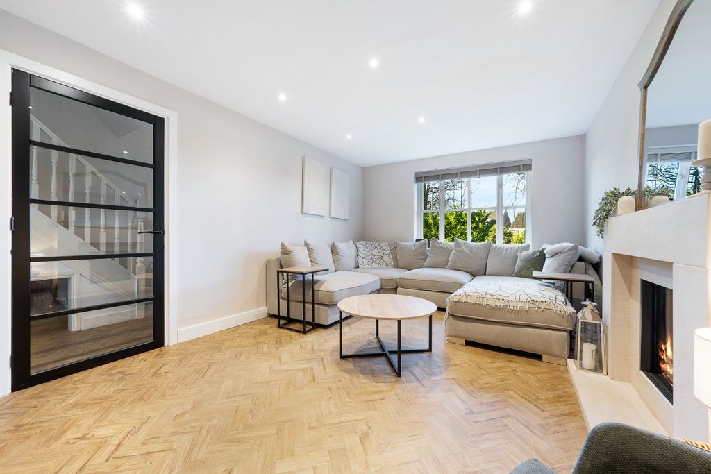 Property photo 3 of 49 4647684