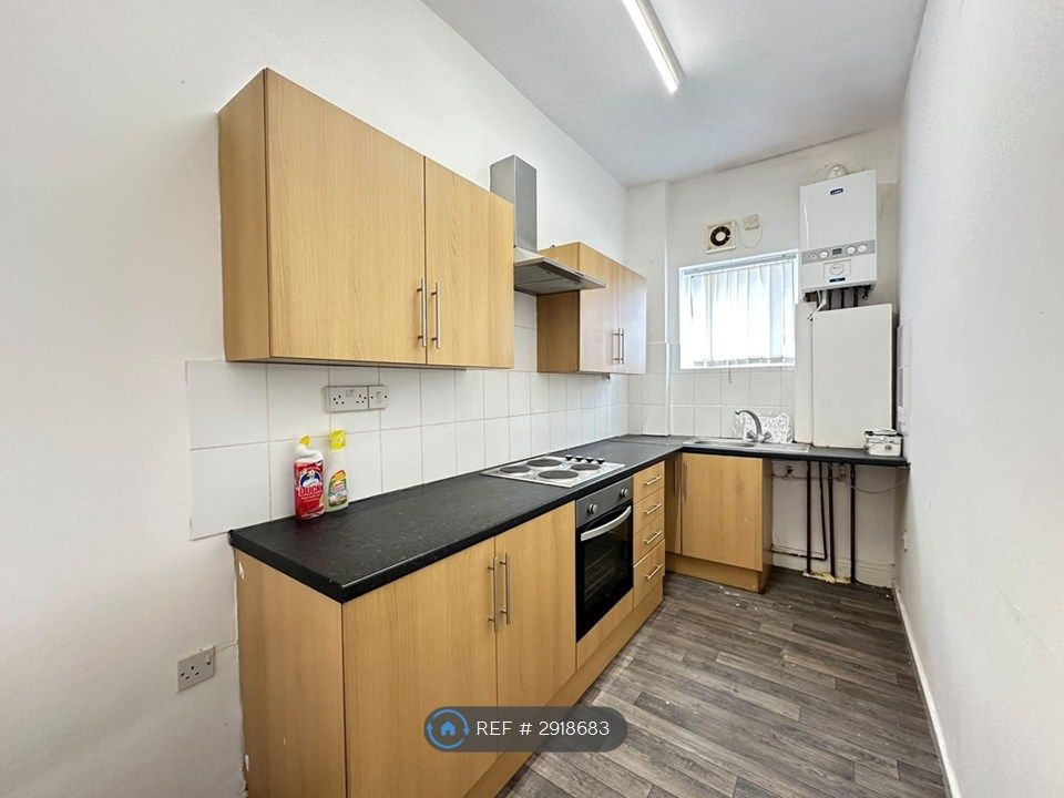 Property photo 3 of 8 Kitchen