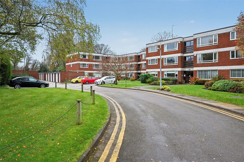 Property photo 1 of 16 Parking.Jpg