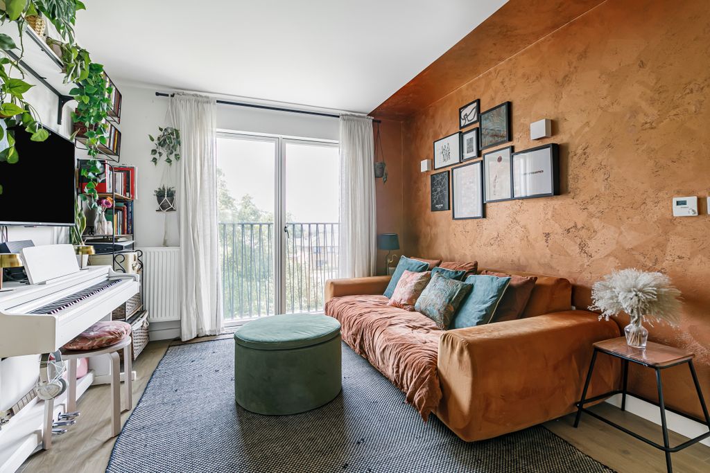 Property photo 1 of 17