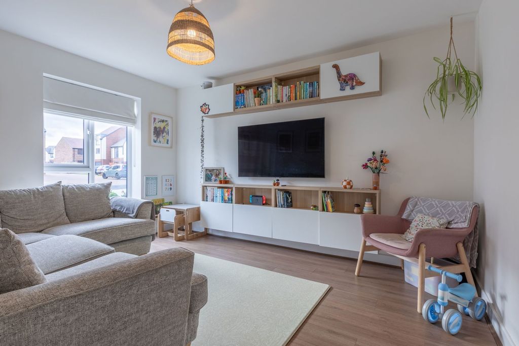 Property photo 2 of 18