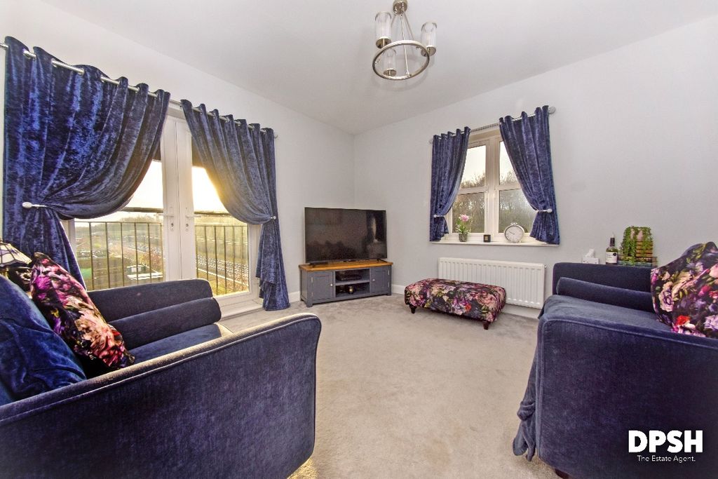 Property photo 2 of 22