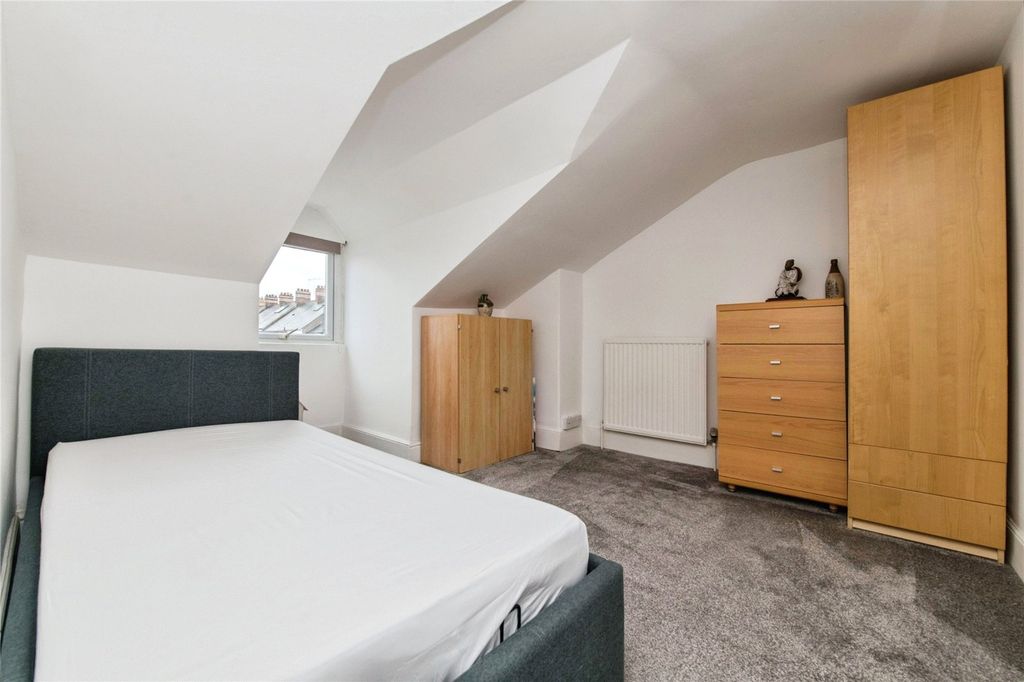 Property photo 2 of 18 Picture No. 21