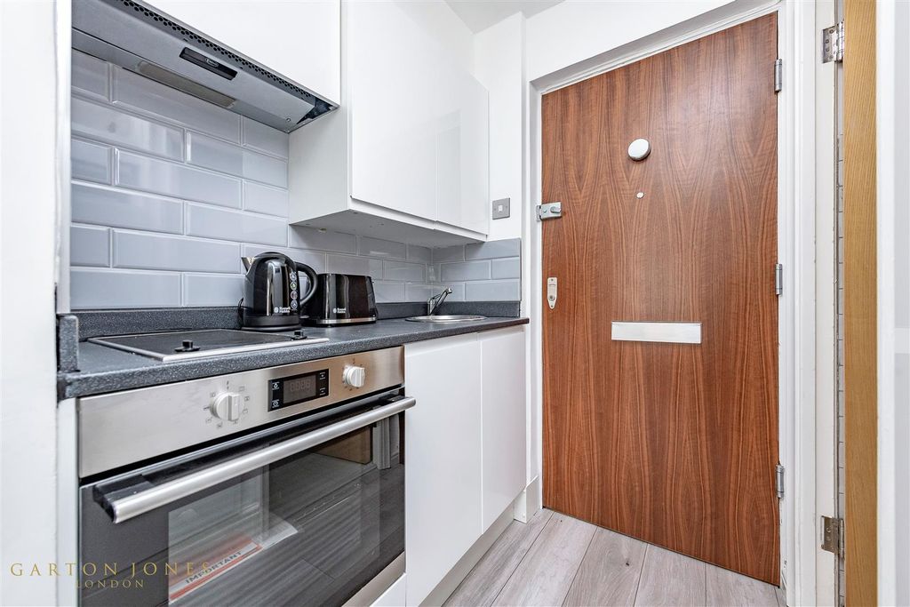 Property photo 2 of 8 Kitchen.Jpg