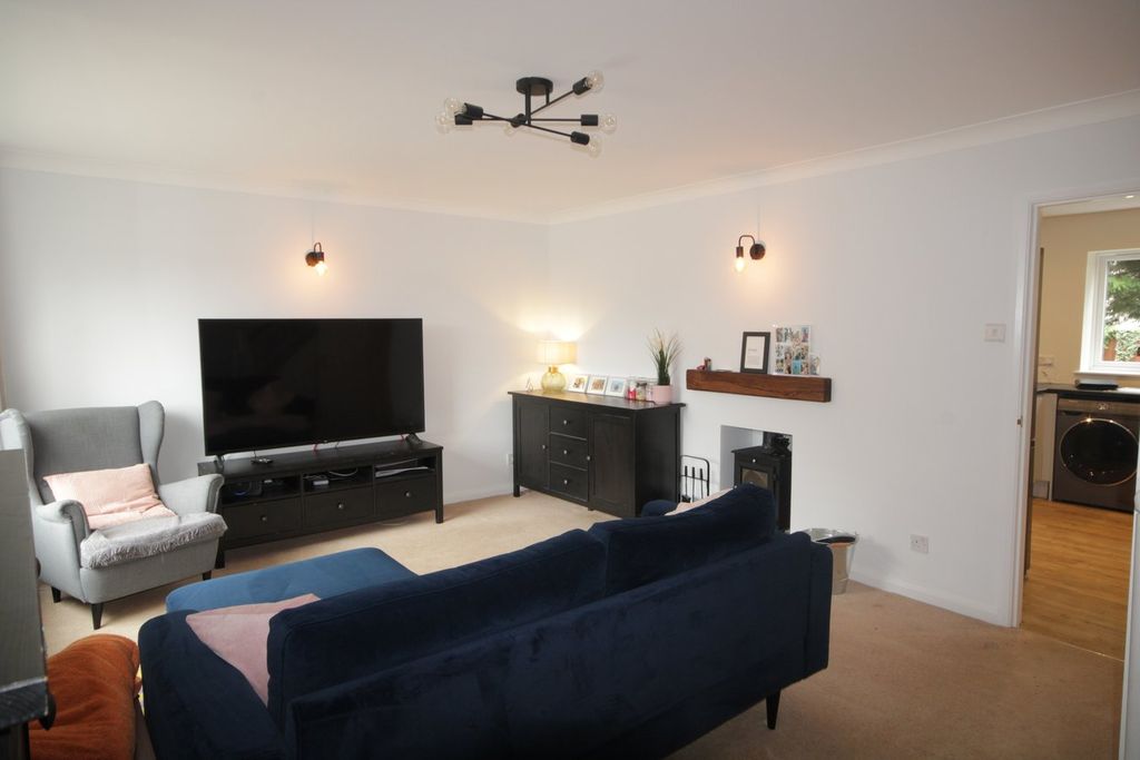 Property photo 2 of 8