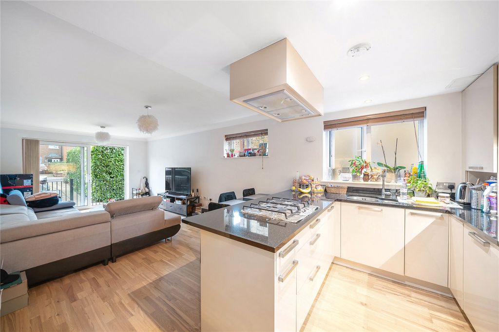 Property photo 2 of 8 Picture No. 32