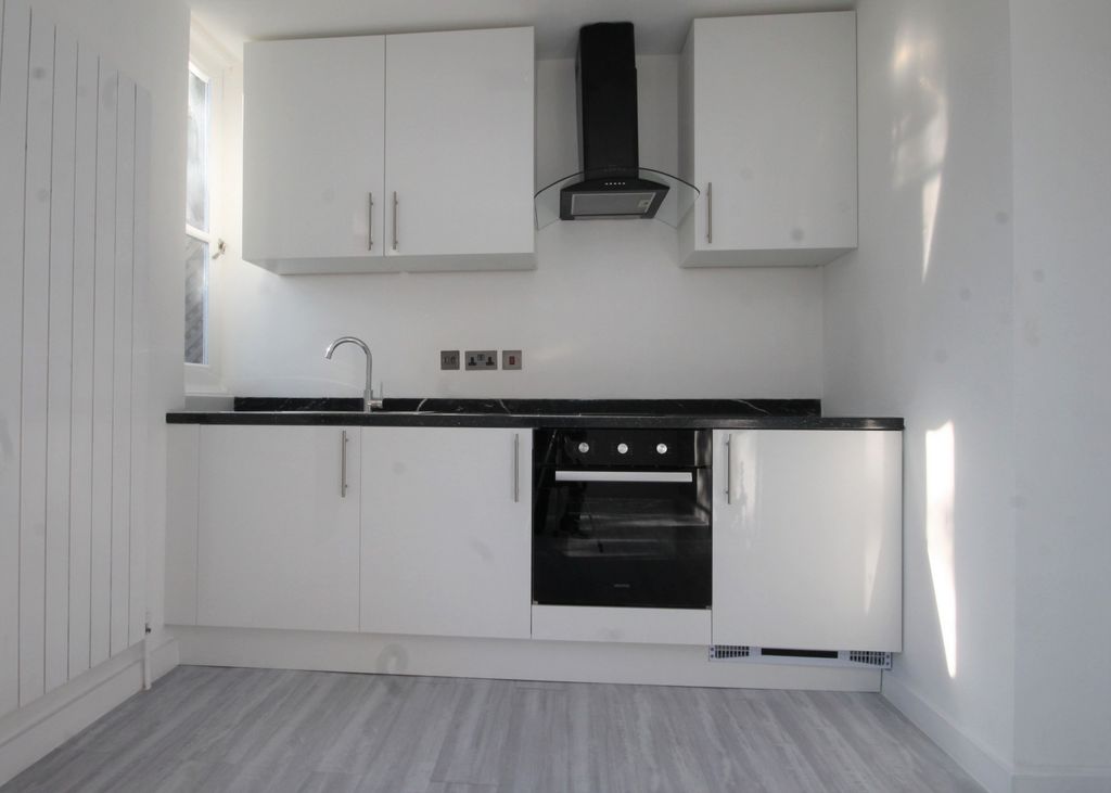 Property photo 2 of 6 Kitchen