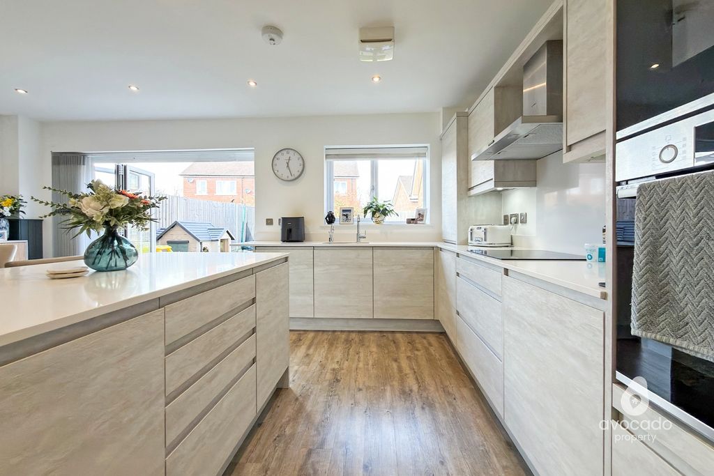 Property photo 3 of 16 5039035