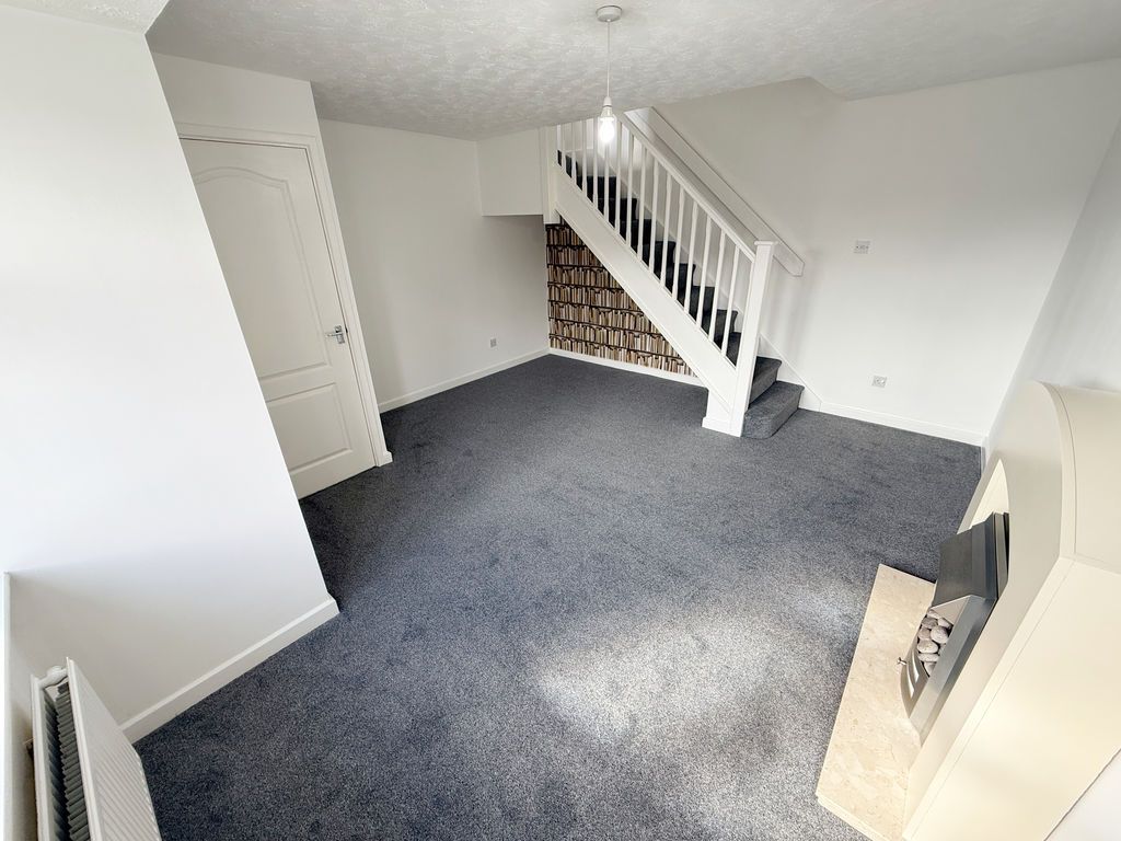 Property photo 3 of 9 Living Room / Dining Room