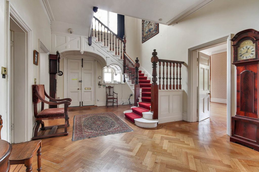 Property photo 2 of 31