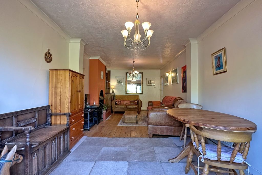 Property photo 3 of 13 2615069