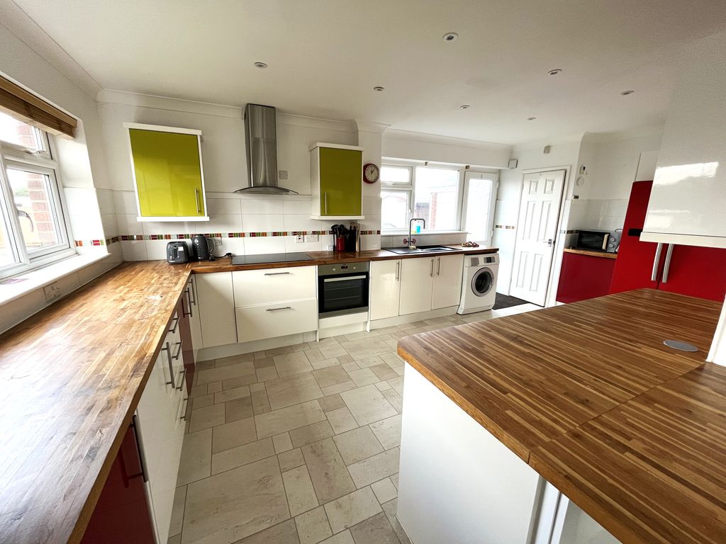 Property photo 1 of 15 Photo 05