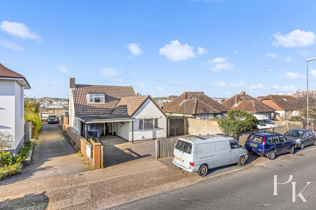 Property photo 1 of 18 Riverside Road,19-007.Jpg