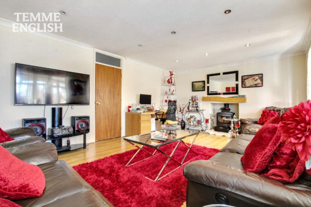 Property photo 3 of 22
