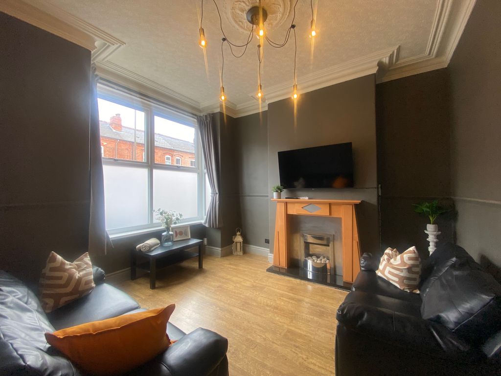 Property photo 1 of 17 Communal Lounge