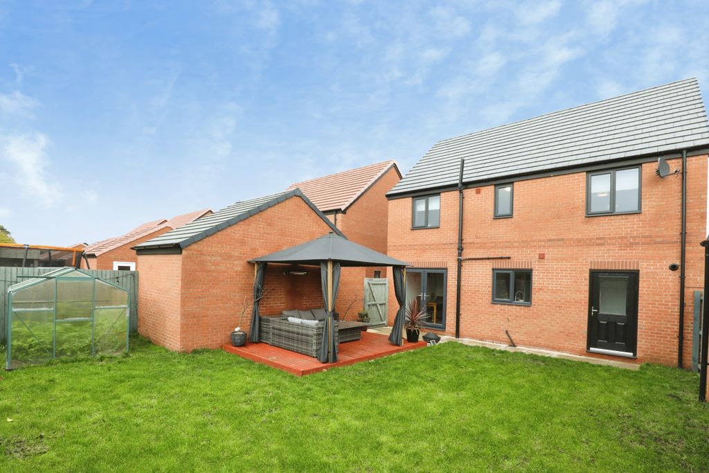 Property photo 2 of 33