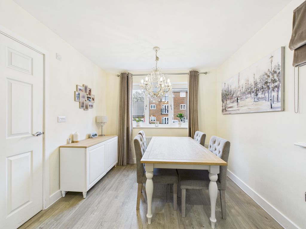 Property photo 3 of 18 Cam04018G0-Pr0431-Still002