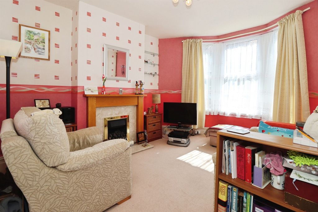 Property photo 2 of 12