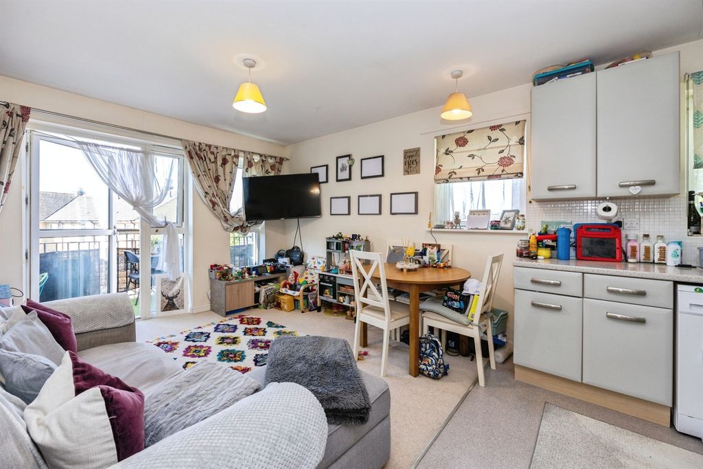 Property photo 2 of 10