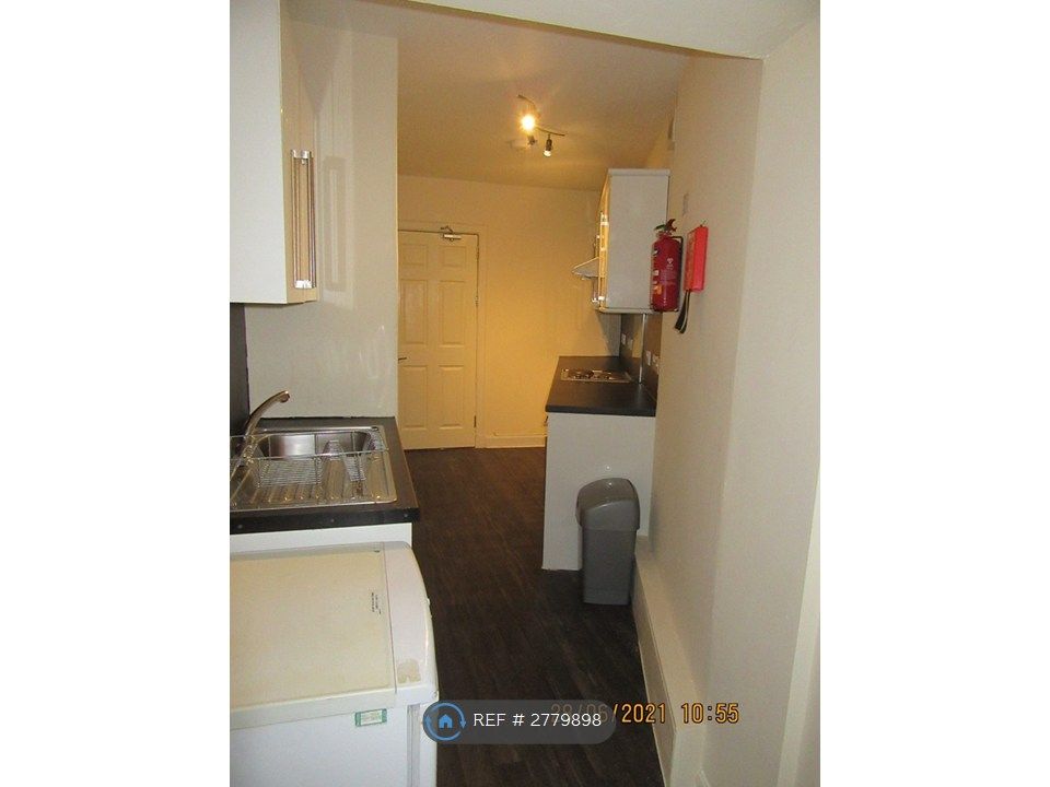 Property photo 2 of 18 Kitchen