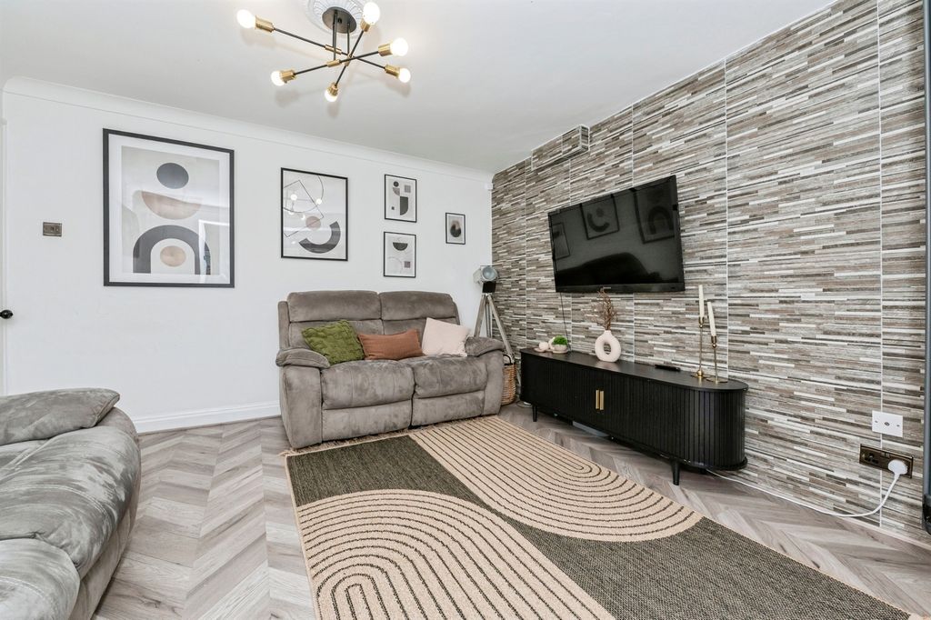 Additional image 7 of 5 bed semi-detached house for saleOrchard Drive, Grays RM17
