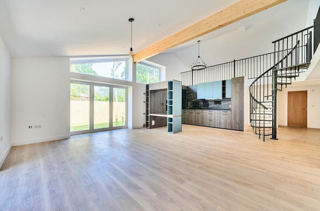 Property photo 2 of 18 1482877-13-6A3c0F...