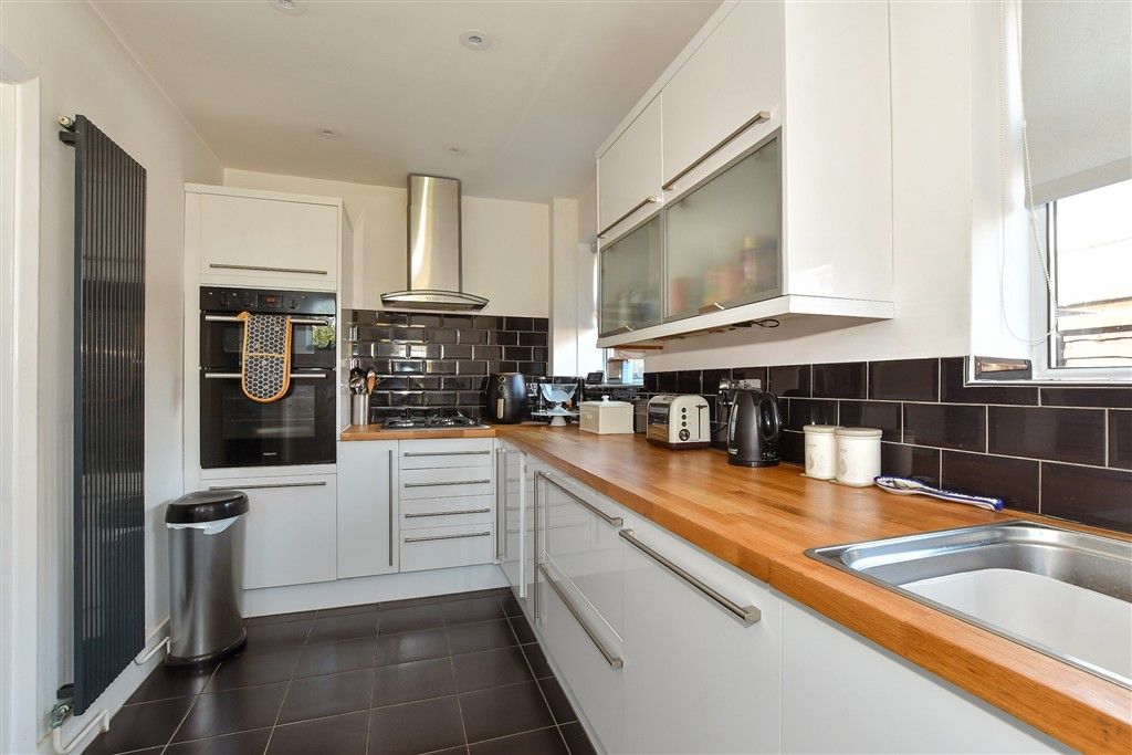 Property photo 3 of 17 Kitchen