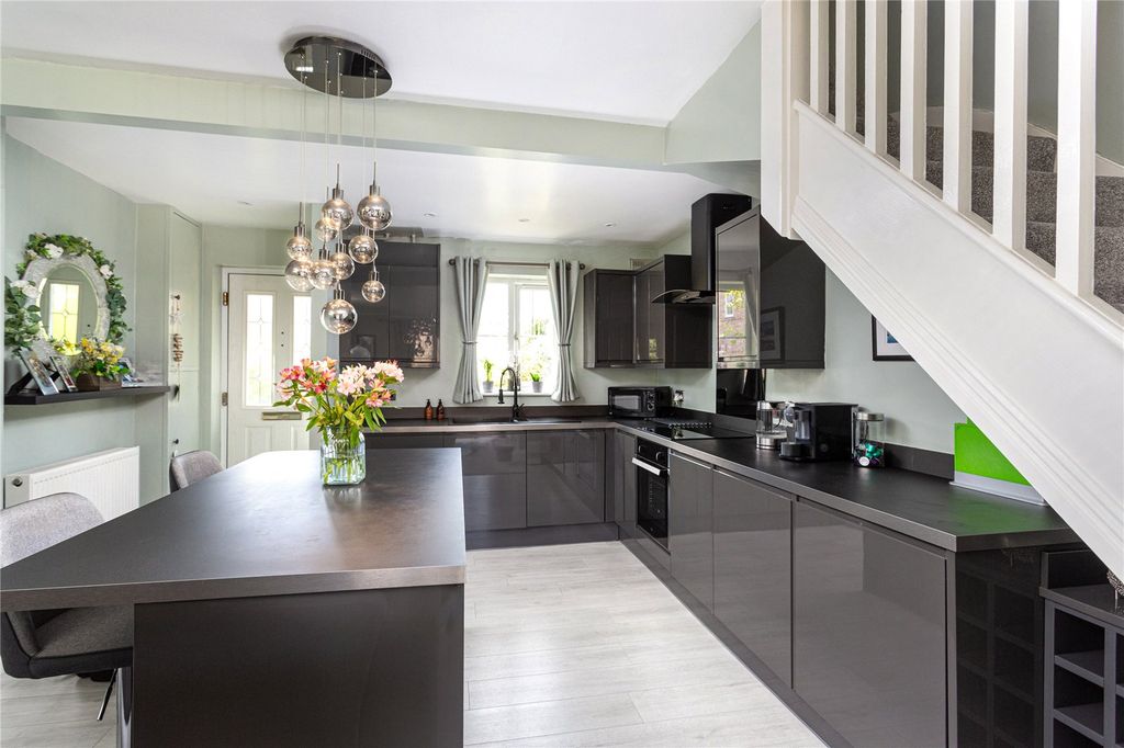 Property photo 2 of 19 Photos