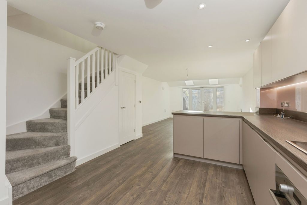 Property photo 2 of 21 Kitchen