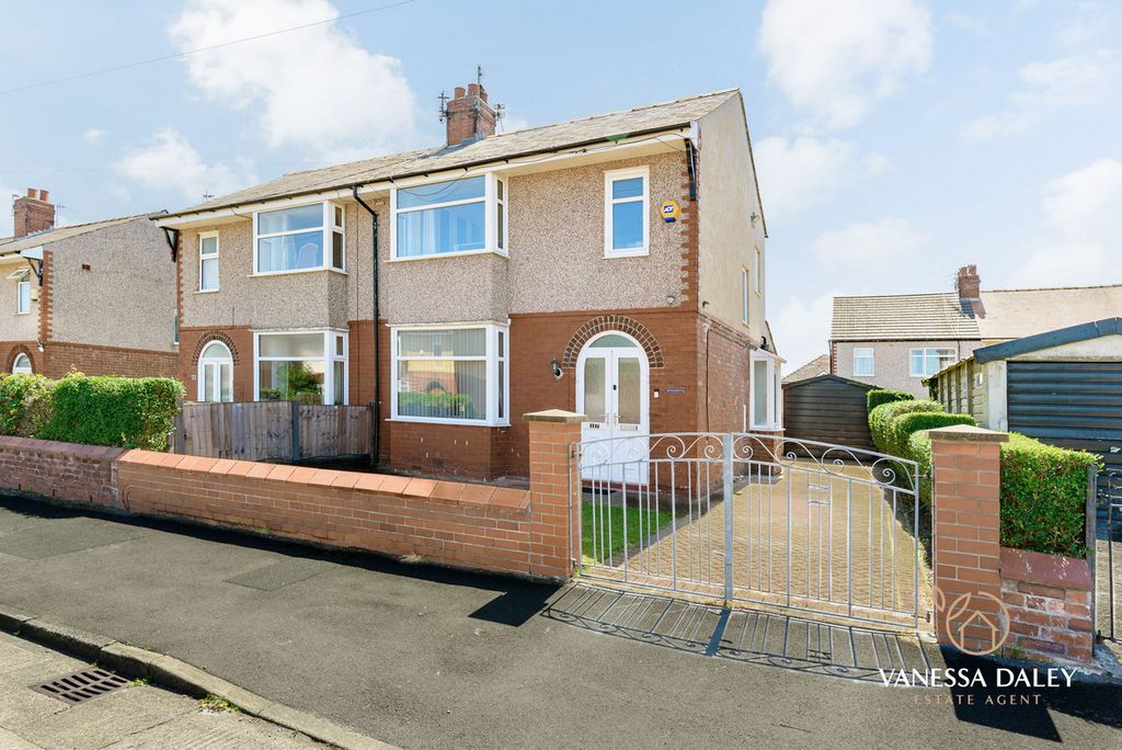 Property photo 1 of 33