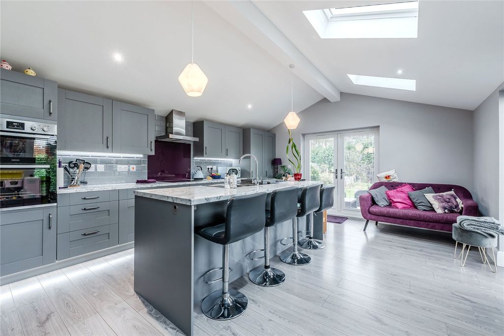 Property photo 2 of 16 Picture No. 20