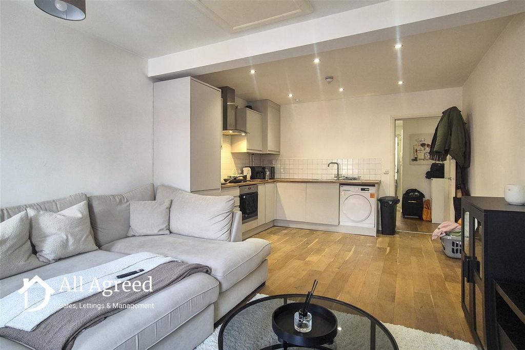 Property photo 3 of 7 Kitchen / Living Room