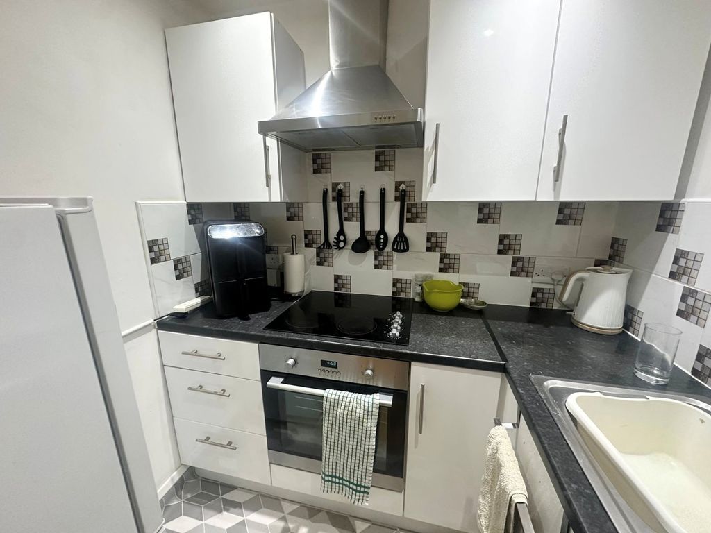 Property photo 3 of 6 Picture No. 06